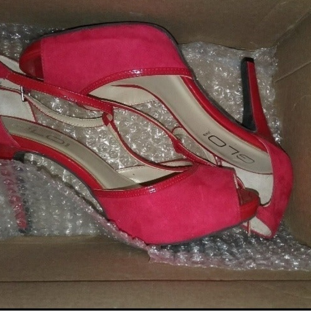 GLO Jeans Vibrant Red Peep-Toe Heels